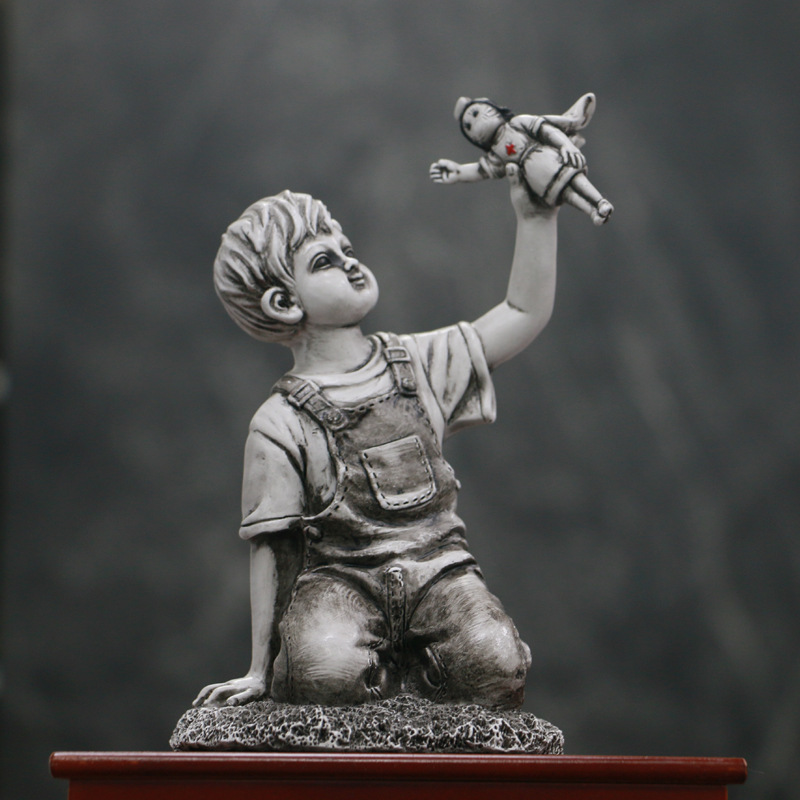 Art And Craft For Mother'S Day - Banksy Statuette Art Crafts Tribute Nurse